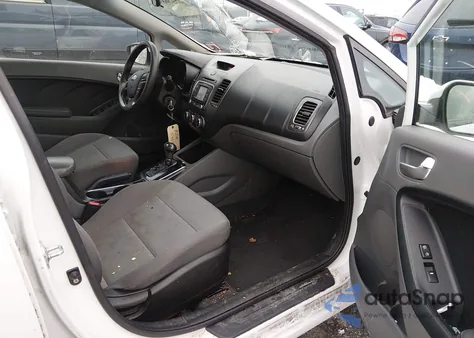 2018 Kia Forte Lx z USA, uszkodzony, nr VIN 3KPFK4A78JE275454